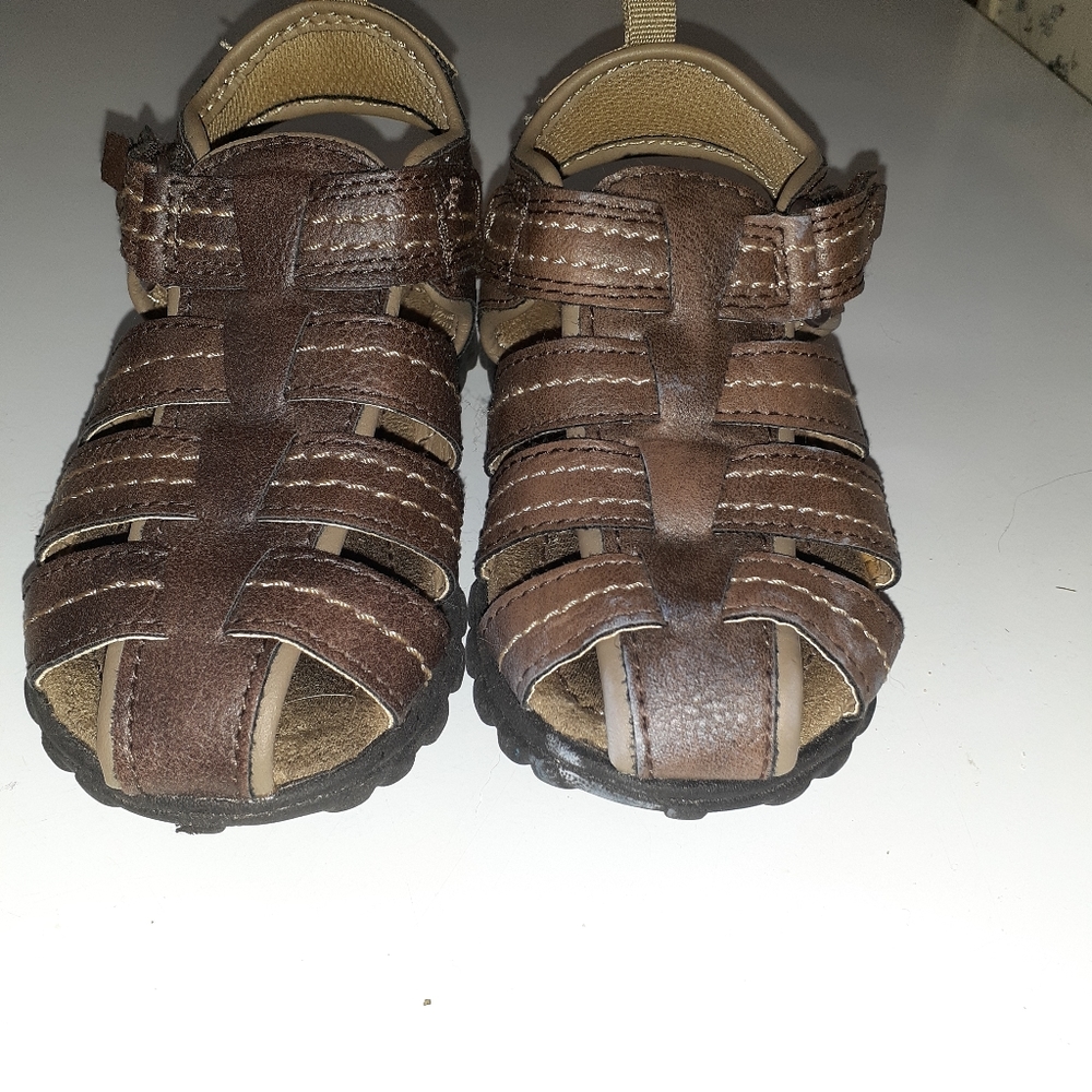 Carter's walking sandal kids size 8 like new condition